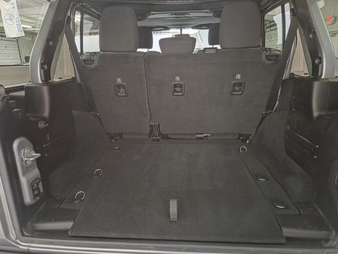Used 2019 Jeep Wrangler Unlimited Sport S AWD/4WD image 33