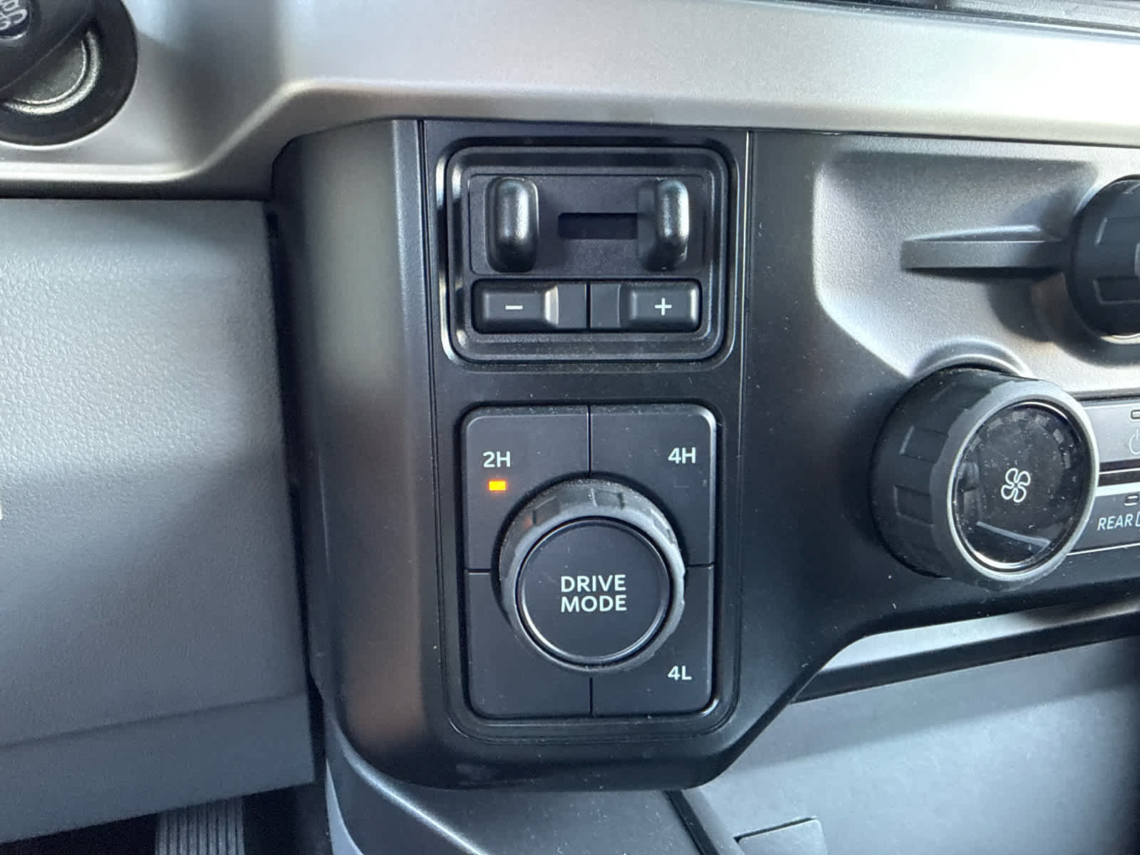 Used 2023 Ford F350 XLT w/ 360-Degree Camera Package AWD/4WD image 19
