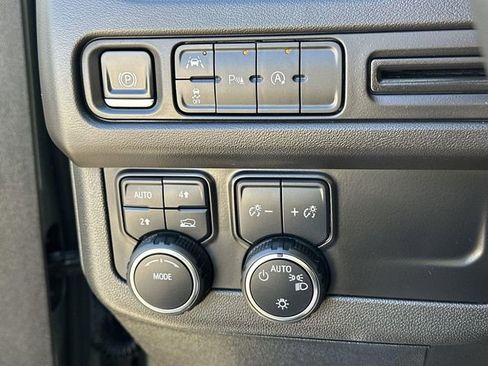 Used 2024 Chevrolet Suburban LT image 17
