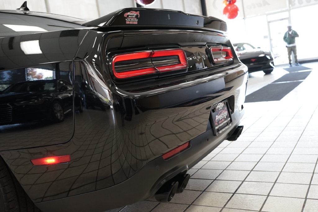 Used 2022 Dodge Challenger R/T w/ Performance Handling Group RWD image 15