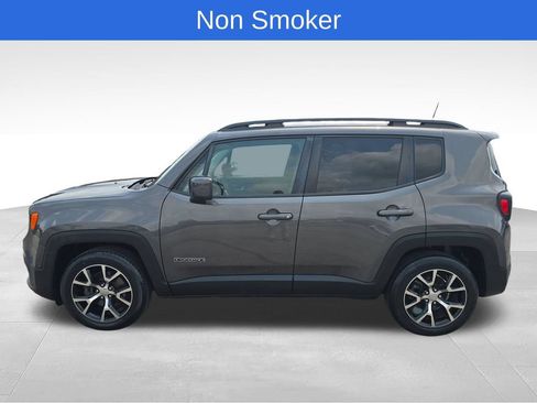 Used 2018 Jeep Renegade Latitude FWD image 2