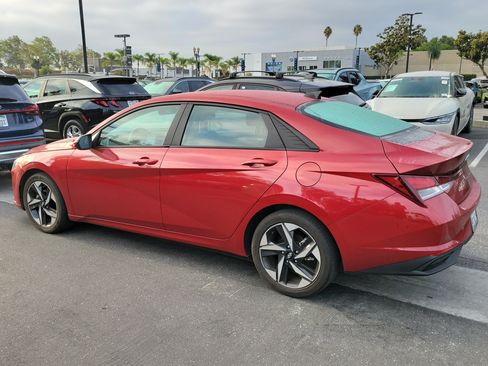 Used 2023 Hyundai Elantra SEL w/ Convenience Package FWD image 3