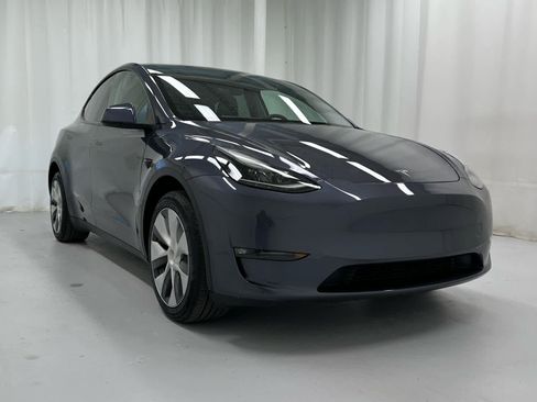 Used 2023 Tesla Model Y Long Range image 1