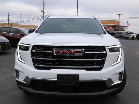 Used 2024 GMC Acadia Elevation w/ Luxury Package image 3