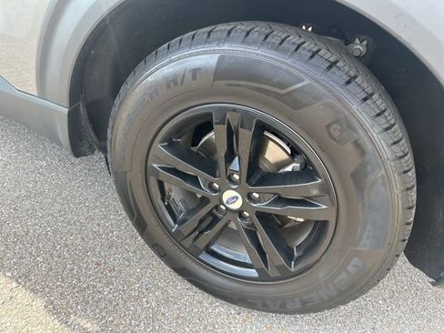 Used 2023 Ford Explorer XLT w/ Equipment Group 202A image 24