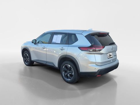 Used 2024 Nissan Rogue SV image 6