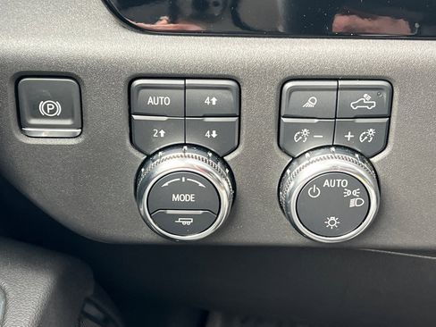 Used 2025 GMC Sierra 1500 SLE image 36