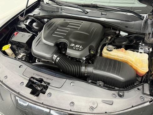 Used 2018 Dodge Charger SXT w/ Blacktop Package image 45