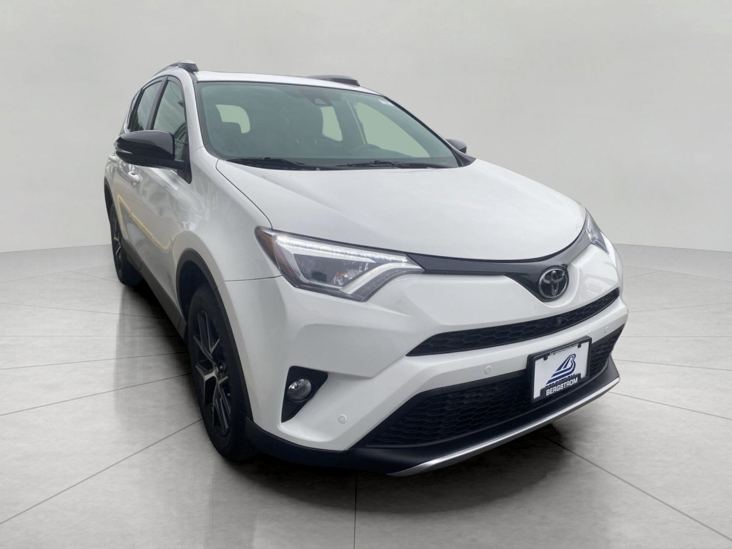 Used 2016 Toyota RAV4 SE w/ Advanced Technology Package AWD/4WD image 1