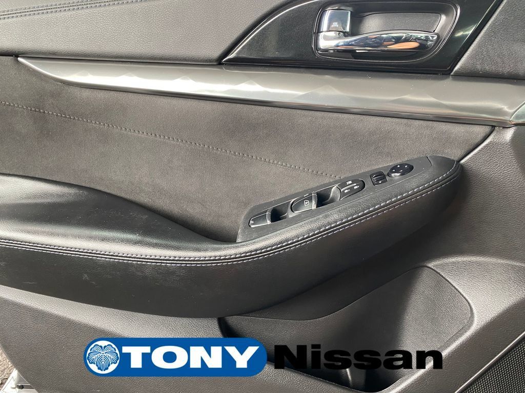 Used 2016 Nissan Maxima SR w/ Summer Tire Package FWD image 13
