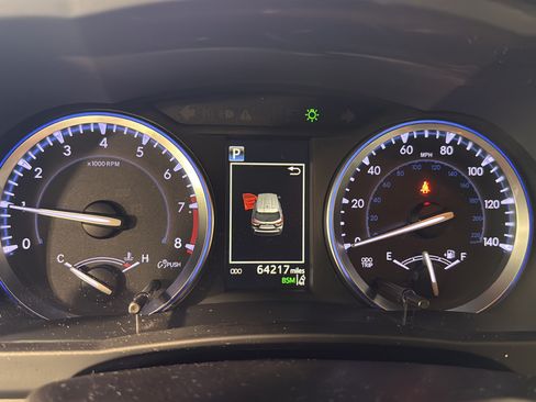 Used 2019 Toyota Highlander XLE AWD/4WD image 23