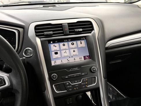 Used 2019 Ford Fusion SE FWD image 32