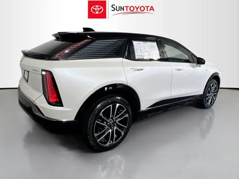 Used 2025 Cadillac Optiq Sport 1 w/ LPO, Floor Liner Package AWD/4WD image 4