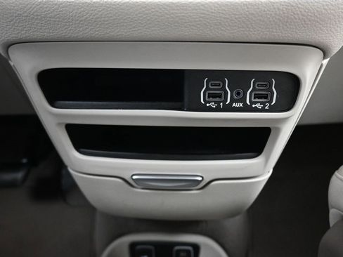 Used 2021 Chrysler Pacifica Touring-L image 30