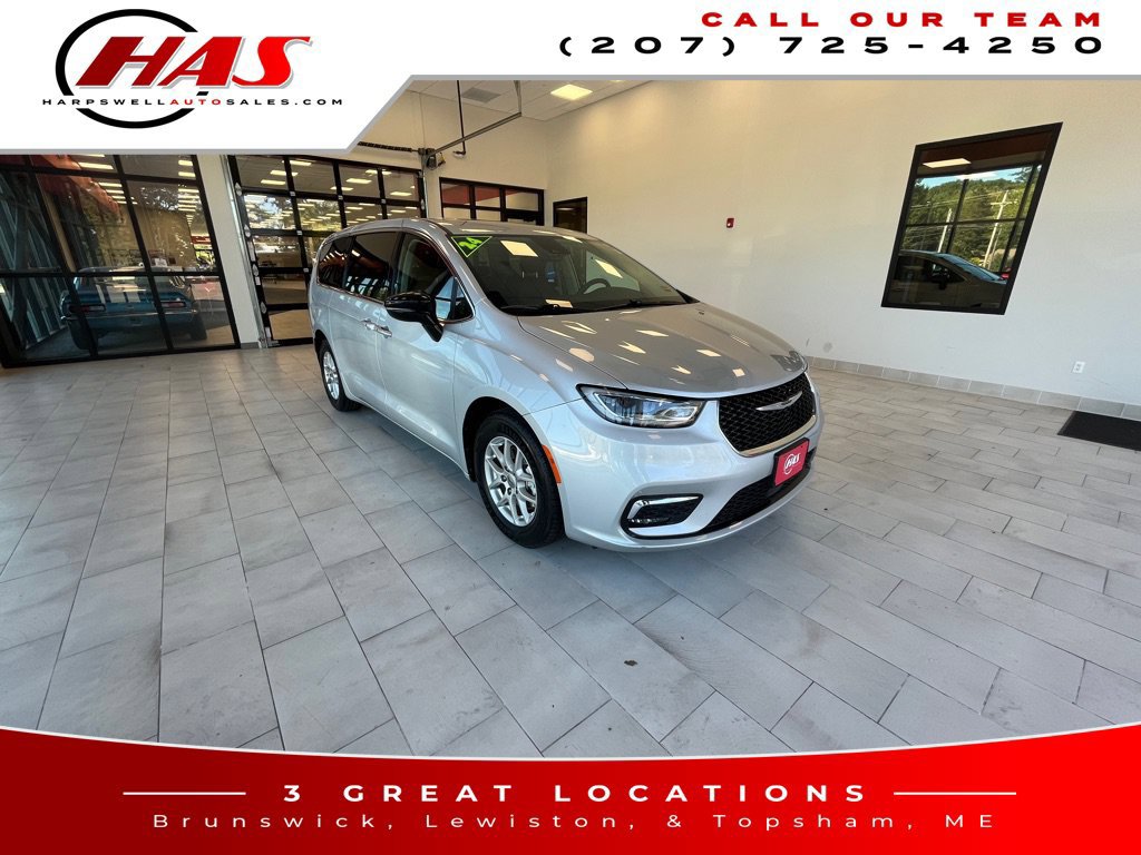 Used 2024 Chrysler Pacifica Touring-L FWD image 9