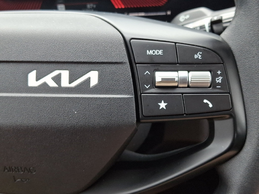 Used 2025 Kia K4 FWD image 21
