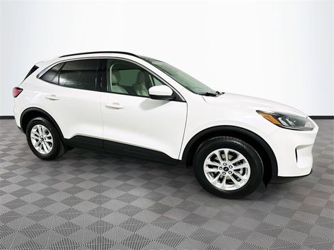 Certified 2020 Ford Escape SE image 8