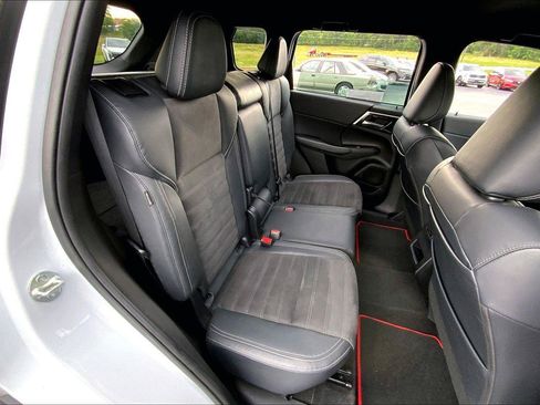 Used 2023 Mitsubishi Outlander SE AWD/4WD image 25