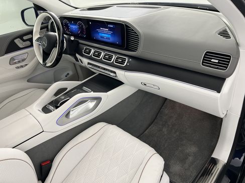 Used 2024 Mercedes-Benz Maybach GLS 600 4MATIC image 26