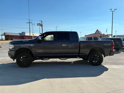 Used 2019 RAM 2500 Laramie AWD/4WD image 2
