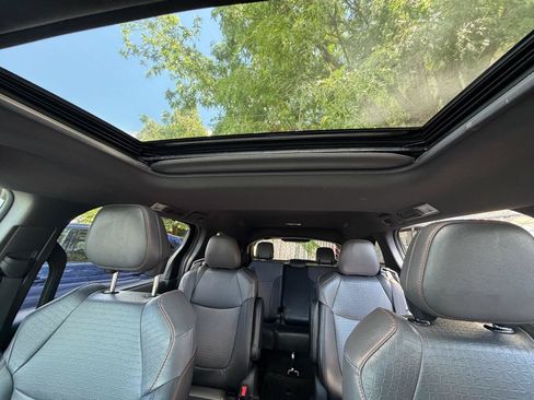 Used 2022 Toyota Sienna XSE w/ XSE Plus Package AWD/4WD image 5
