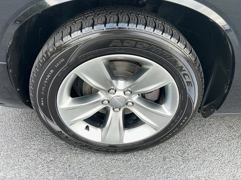 Used 2019 Dodge Challenger SXT image 9