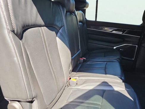 Certified 2022 Jeep Wagoneer Series I AWD/4WD image 18