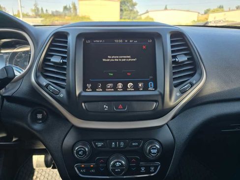 Used 2016 Jeep Cherokee 75th Anniversary image 12