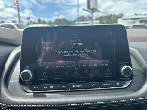 Used 2023 Nissan Rogue SV w/ SV Premium B Package FWD image 10