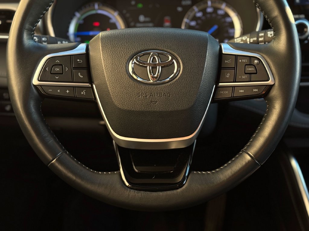 Certified 2022 Toyota Highlander Platinum AWD/4WD image 17