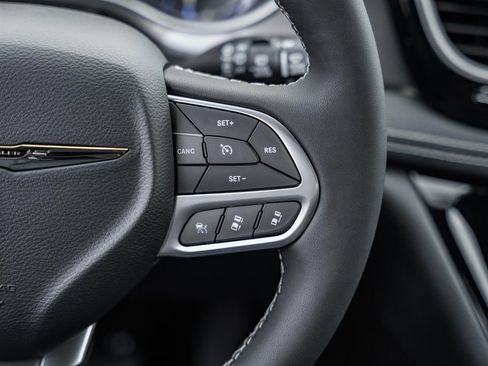 New 2025 Chrysler Pacifica Select image 25