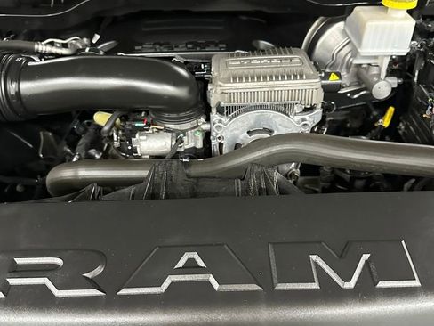 Used 2023 RAM 1500 Laramie AWD/4WD image 7