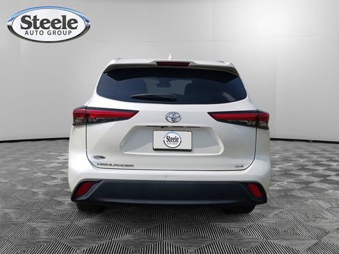Used 2021 Toyota Highlander XLE FWD image 15