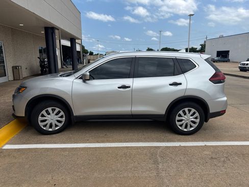 Used 2019 Nissan Rogue S FWD image 2