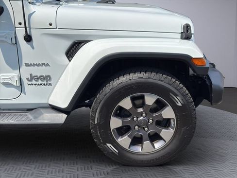 Used 2018 Jeep Wrangler Unlimited Sahara w/ Dual Top Group AWD/4WD image 29