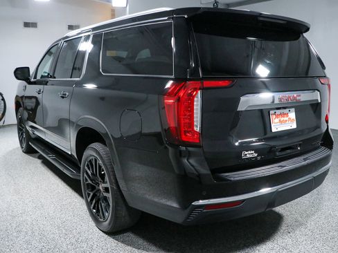 Used 2023 GMC Yukon XL SLT AWD/4WD image 9