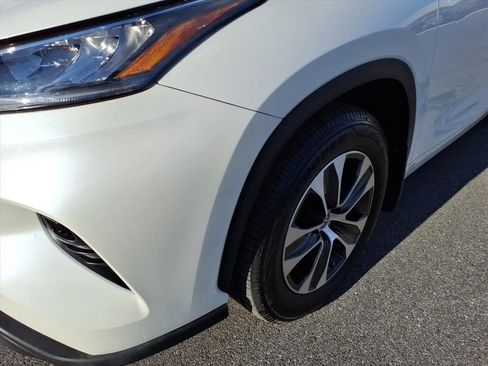 Used 2020 Toyota Highlander XLE image 8