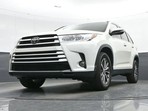 Used 2019 Toyota Highlander XLE image 15