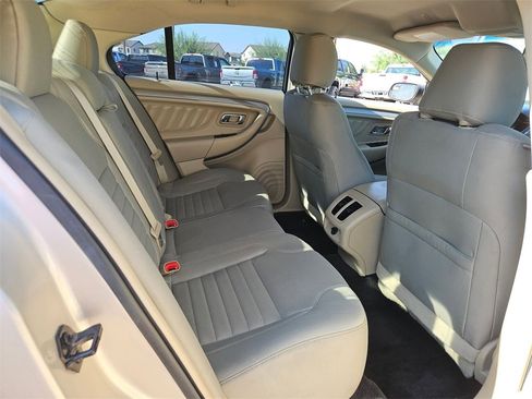 Used 2017 Ford Taurus SE image 26