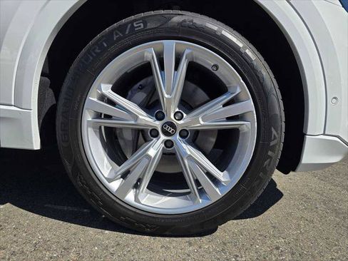 Certified 2023 Audi Q8 Premium w/ Convenience Package AWD/4WD image 9