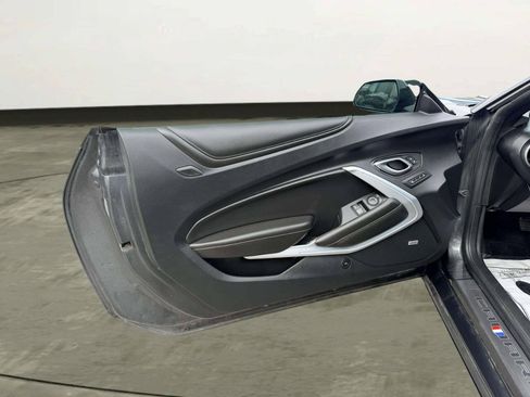 Used 2018 Chevrolet Camaro SS RWD image 10
