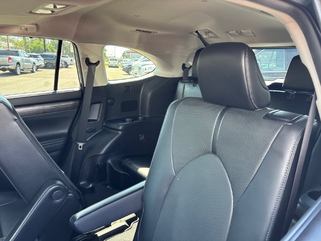Used 2021 Toyota Highlander Limited FWD image 3