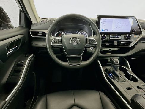 Certified 2024 Toyota Highlander XLE image 22