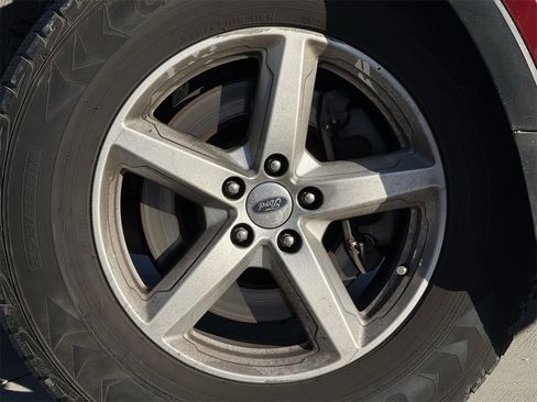 Used 2016 Ford Explorer XLT w/ Equipment Group 201A image 7