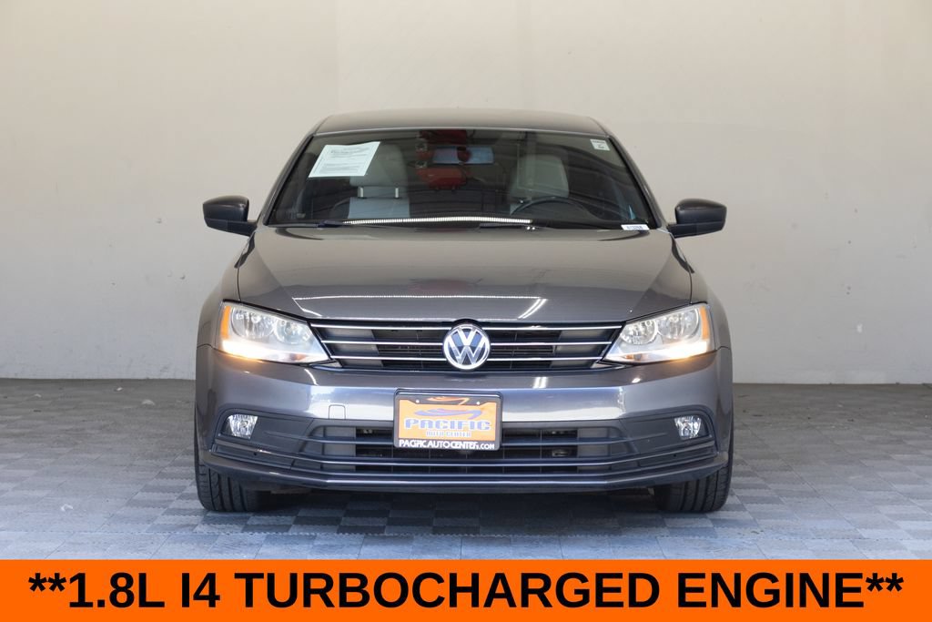 Used 2016 Volkswagen Jetta Sport FWD image 4