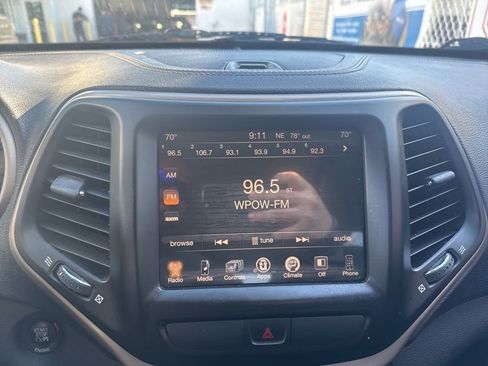 Used 2015 Jeep Cherokee Limited image 24