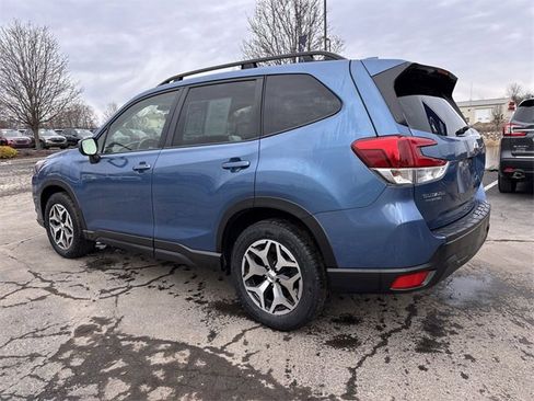 Used 2023 Subaru Forester Premium image 8
