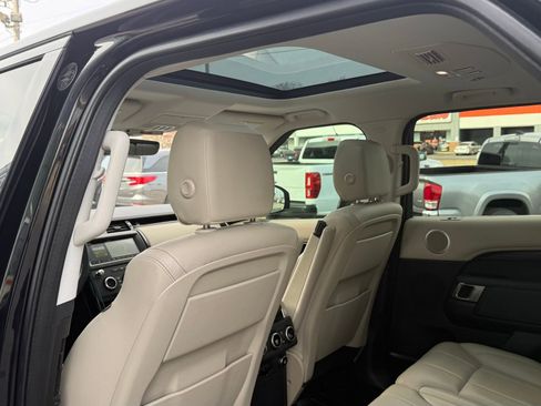 Used 2019 Land Rover Discovery SE image 38