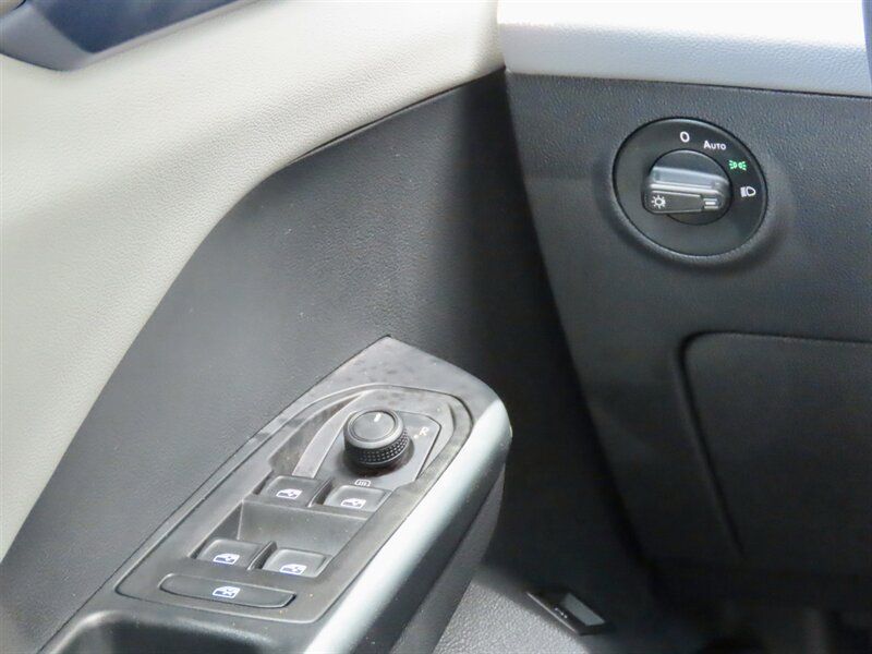 Used 2022 Volkswagen Taos SE FWD image 18