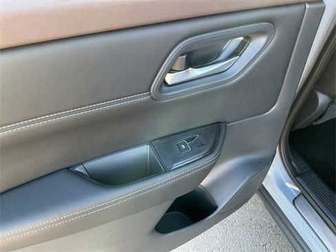 Used 2022 Nissan Rogue SL w/ SL Premium Package image 19